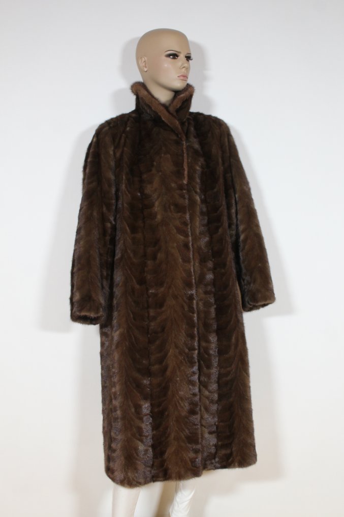 Artisan Furrier - Abrigo de piel #3.2