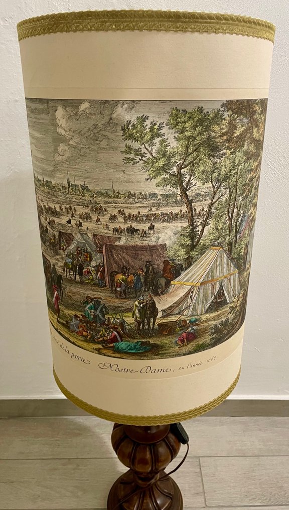 Italian artisan workshop - Table lamp - Elegant Vintage Italian with Hand-Coloured Shade and Carved Wood Walnut - Walnut #2.1