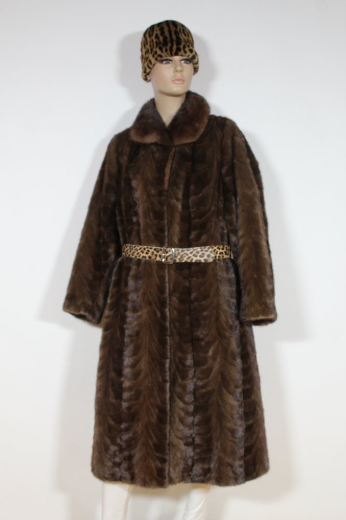 Artisan Furrier - Abrigo de piel #4.3