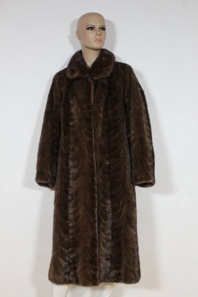 Artisan Furrier - Abrigo de piel #1.0