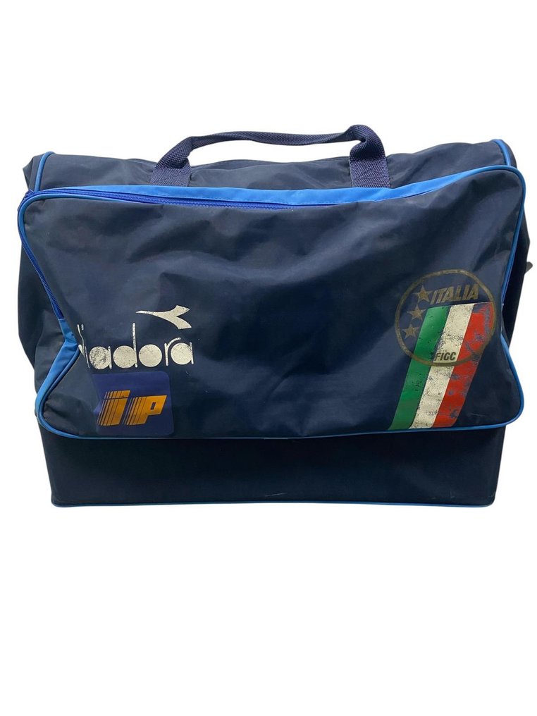 ITALIA - VM i fodbold - 1990 - Bag  #1.0