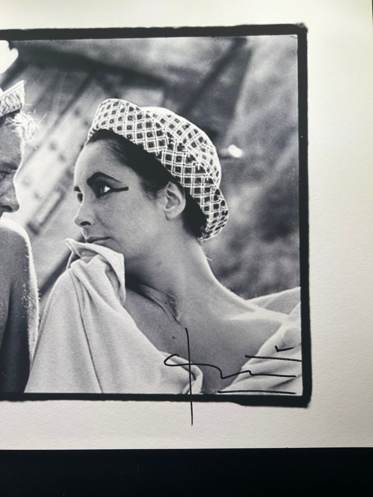 Bert Stern (1929–2013) - Elizabeth Taylor/Ceopatra and Richard Burton on a break #3.2
