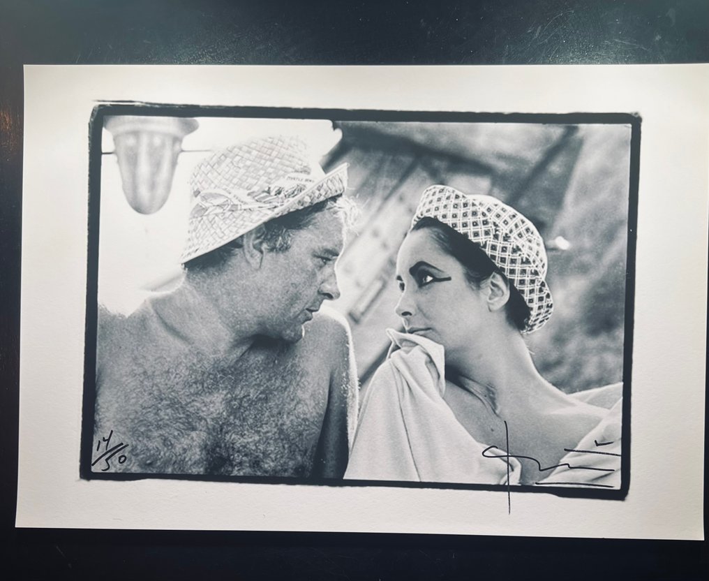Bert Stern (1929–2013) - Elizabeth Taylor/Ceopatra and Richard Burton on a break #2.1