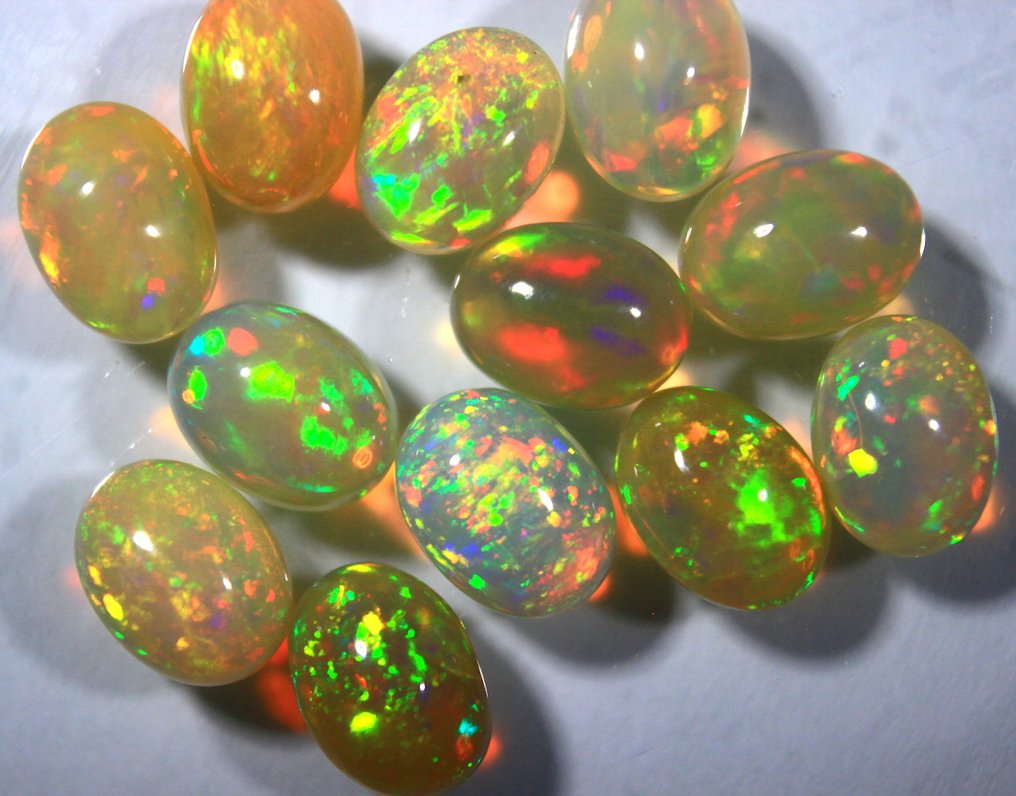 10.80克拉天然埃塞俄比亚蛋白石 - 顶级品质 弧面形 - 高度: 8 mm - 宽度: 6 mm- 2.16 g #4.3