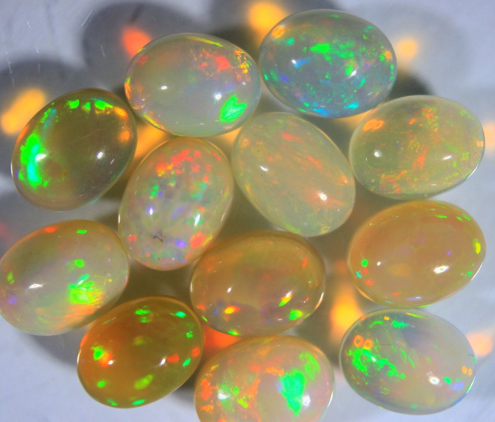 Δωρεάν αποστολή Κορυφαίοι λίθοι φωτιάς Ct. 11.20 Φυσικοί ημιπολύτιμοι λίθοι από την Αιθιοπία Καμπουσόν - Ύψος: 8 mm - Πλάτος: 6 mm- 2.24 g #2.1