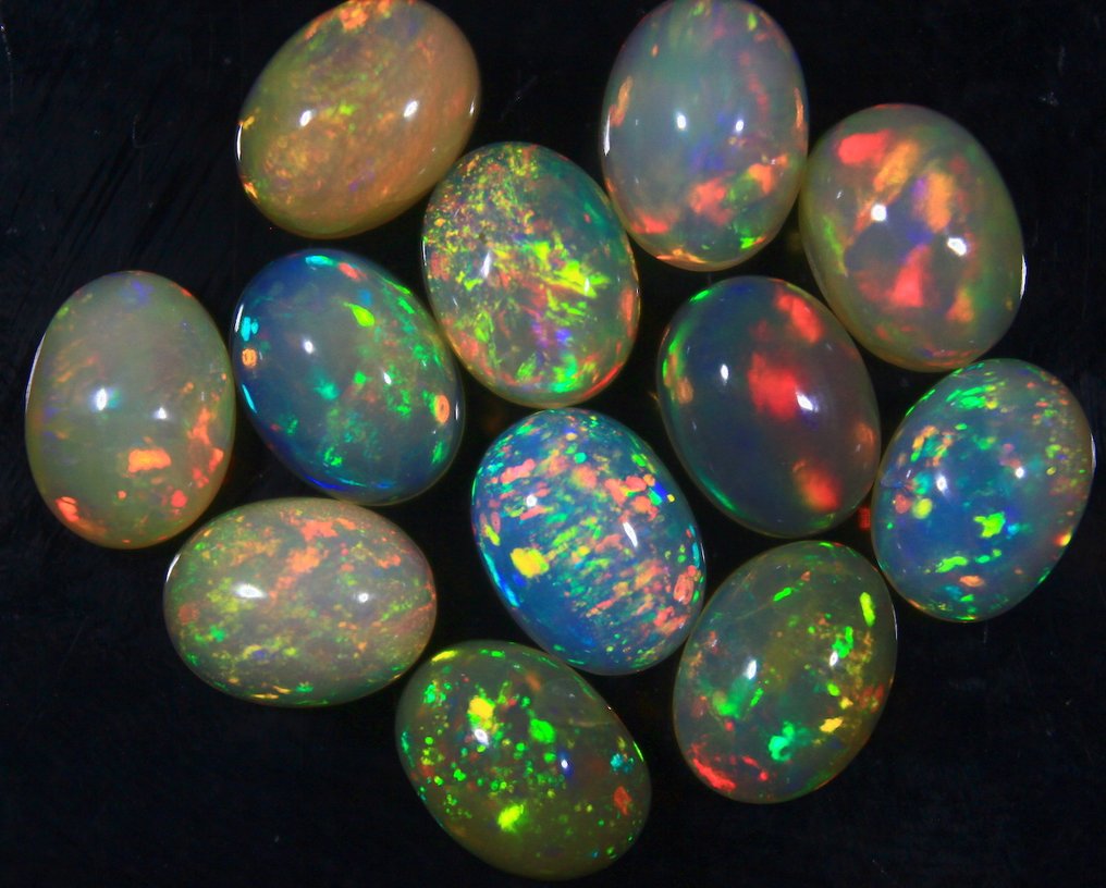 10.80克拉天然埃塞俄比亚蛋白石 - 顶级品质 弧面形 - 高度: 8 mm - 宽度: 6 mm- 2.16 g #1.0