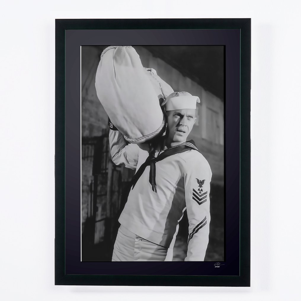 Steve McQueen - The Sand Pebbles (1966) - Fine Art Photography - Luxury Wooden Frame 70X50 cm - Limited Edition 01 of 30 - Serial 20195 - Original Certificate (COA), Hologram - 100% New. Shipping Reduction from 3 items #1.0