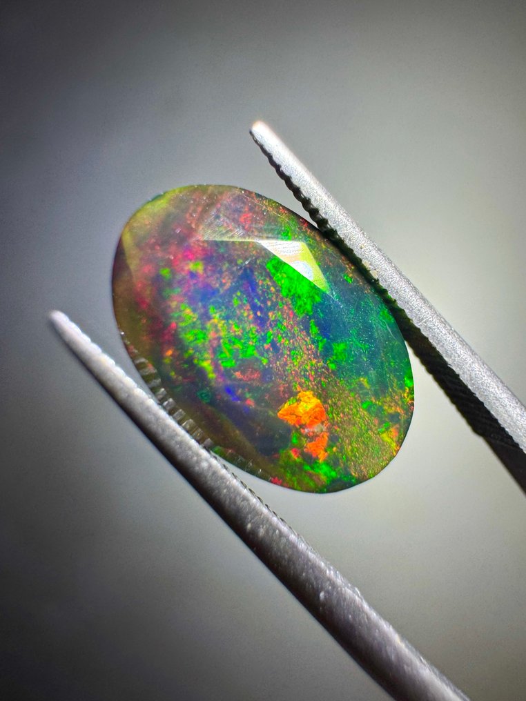 一对黑色多面烟熏色埃塞俄比亚欧泊。重2.58克拉。无底价。 多面- 0.52 g - (2) #2.1