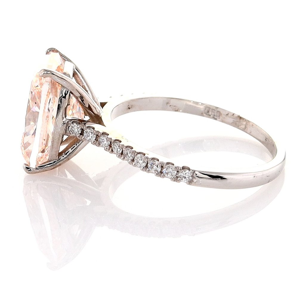 Ring - 18 kraat Hvidguld -  5.71ct. tw. Lyserød Diamant (Laboratoriedyrket diamant i fancy farver) - Diamant - FESTLIG INTENS ROSA IGI #1.0
