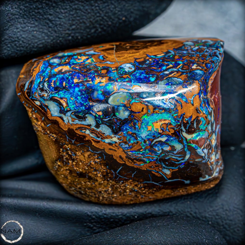 Natural Boulder Opal polished from Australia A fascinating work of art of nature! 68.7 carats- 13.74 g #3.2
