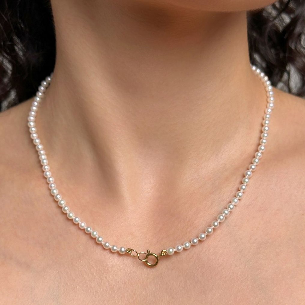Collier de perles Akoya japonaises blanches rondes Fermoir enrouleur en or jaune 750‰, ø 3,5/4 mm, longueur 43 cm- 7.5 g - (1) #3.2