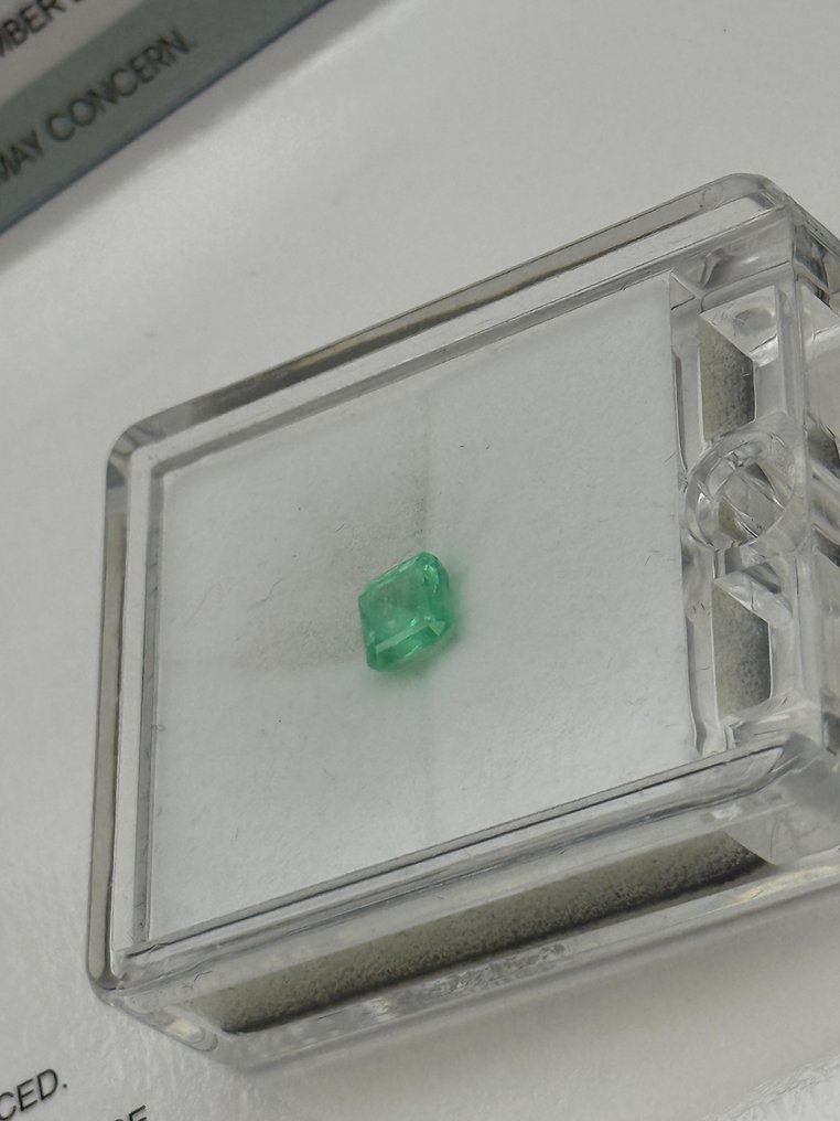 1 pcs  Green Emerald  - 1.74 ct - International Gemological Institute (IGI) - light yellowish green #4.3