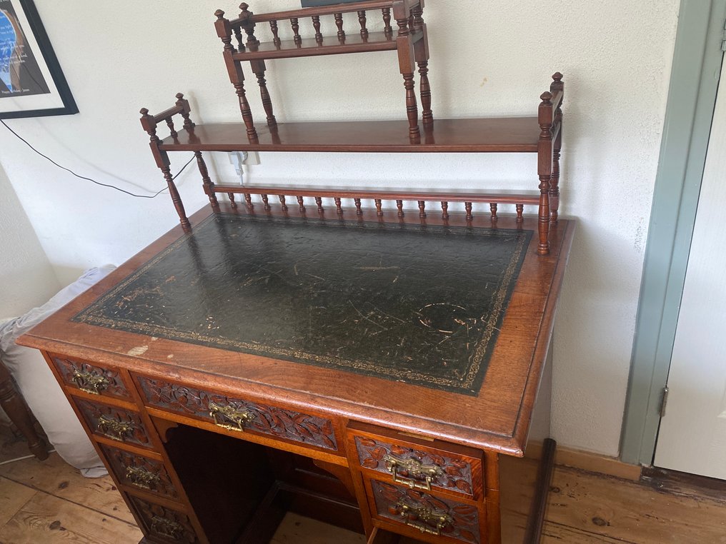 Desk - Leather, Mahogany - Antique ‘keyhole’ desk #2.1
