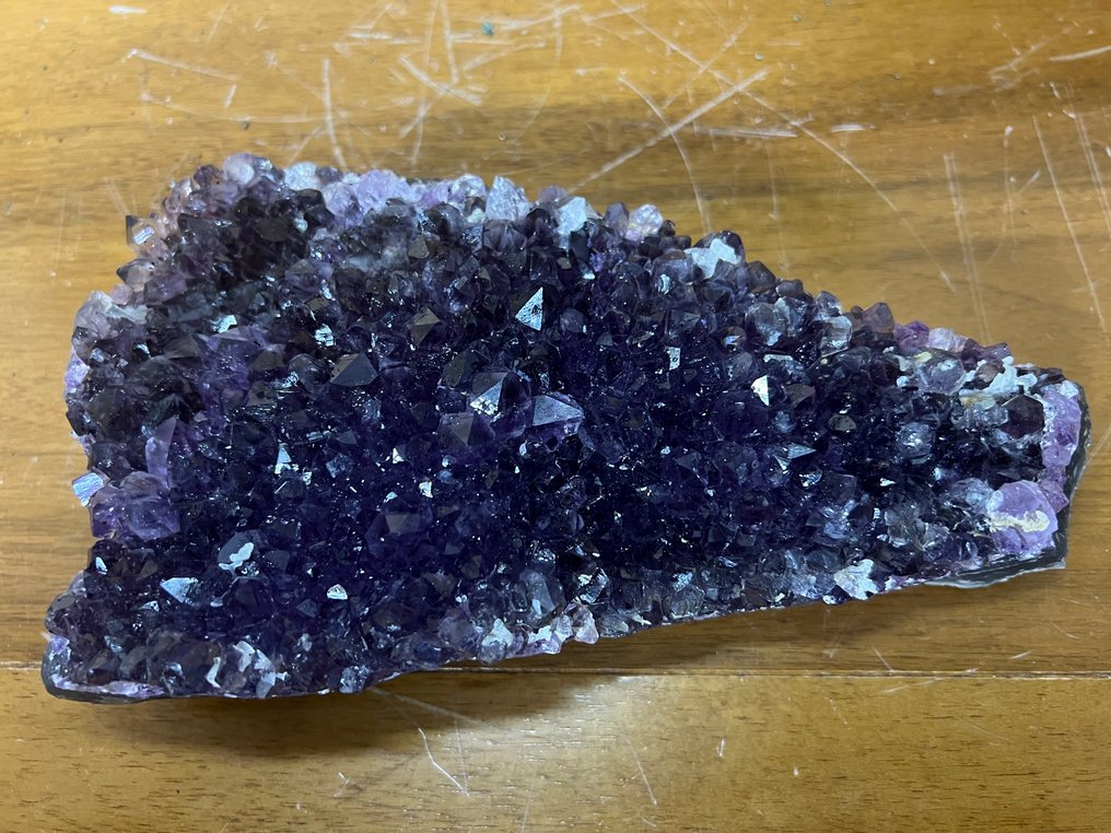 Amethyst Crystal cluster - Height: 4 cm - Width: 12 cm- 1370 g - (1) #1.0