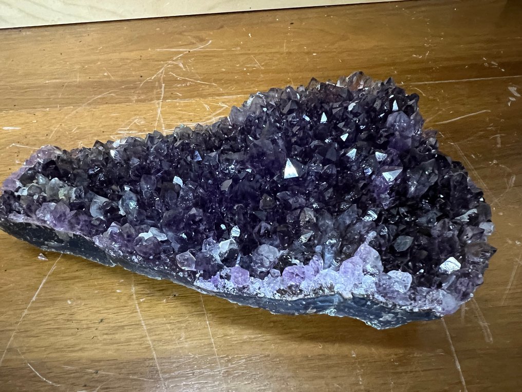 Amethyst Crystal cluster - Height: 4 cm - Width: 12 cm- 1370 g - (1) #3.2