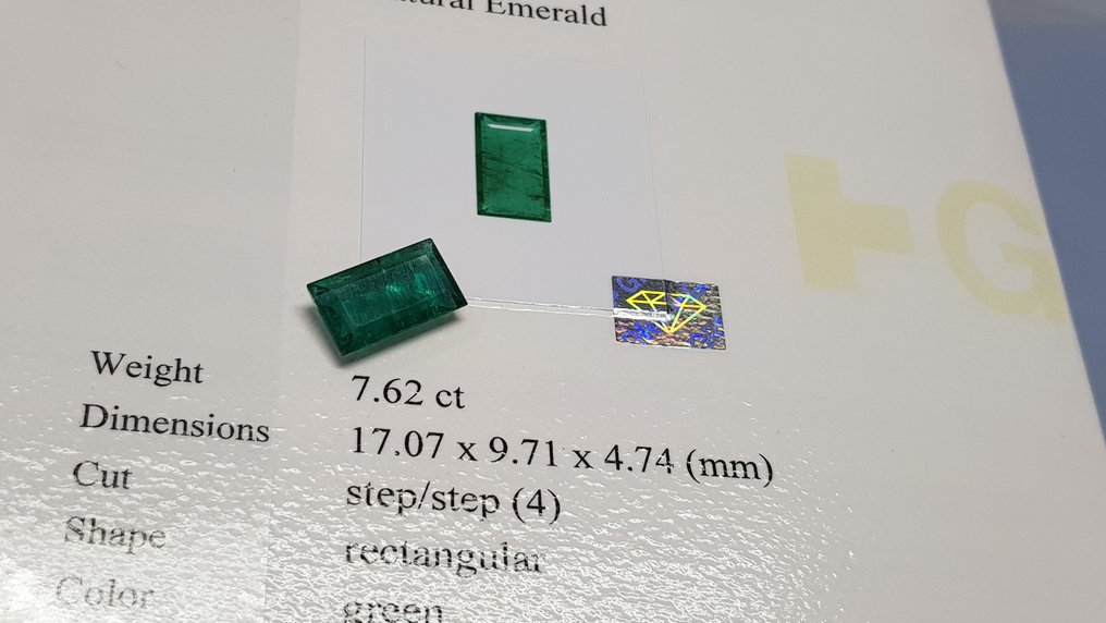 1 pcs  Green Emerald  - 7.62 ct - Gem research Swiss Lab (GRS) #3.2