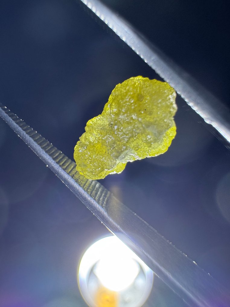 Ακατέργαστος φυσικός κίτρινος διαμάντης. 1,88 καράτια. Δεν υπάρχει εγγυημένη τιμή! Τραχύς - Ύψος: 9.75 mm - Πλάτος: 5.75 mm- 0.38 g #4.3