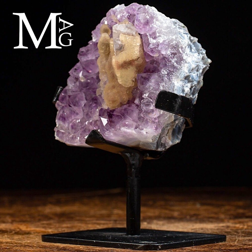 Wunderbarer Amethyst-Druzy mit großer Calcit-Bildung. - Höhe: 155 mm - Breite: 120 mm- 1345 g #2.1