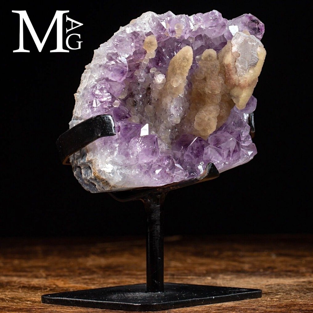 Wunderbarer Amethyst-Druzy mit großer Calcit-Bildung. - Höhe: 155 mm - Breite: 120 mm- 1345 g #3.2