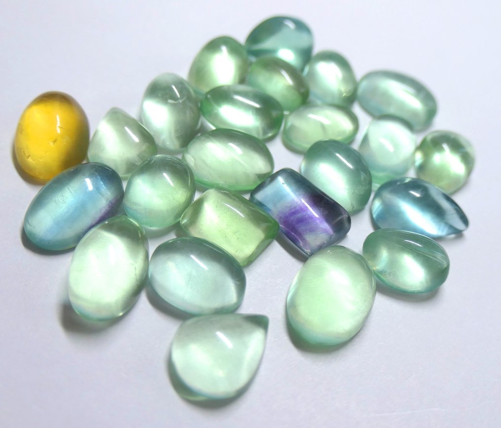 Ωραία συλλογή από 100% φυσικές ΦΛΟΥΟΡΙΤΕΣ Καμπουσόν- 36.37 g #2.1