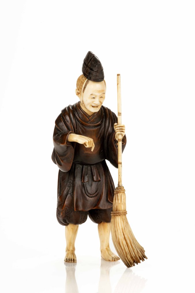 象牙, 黄杨木 - 一件精美的黄杨木和象牙的御物,描绘一个靠在扫帚上的男人。 - 明治时期(19世纪后期) #1.0