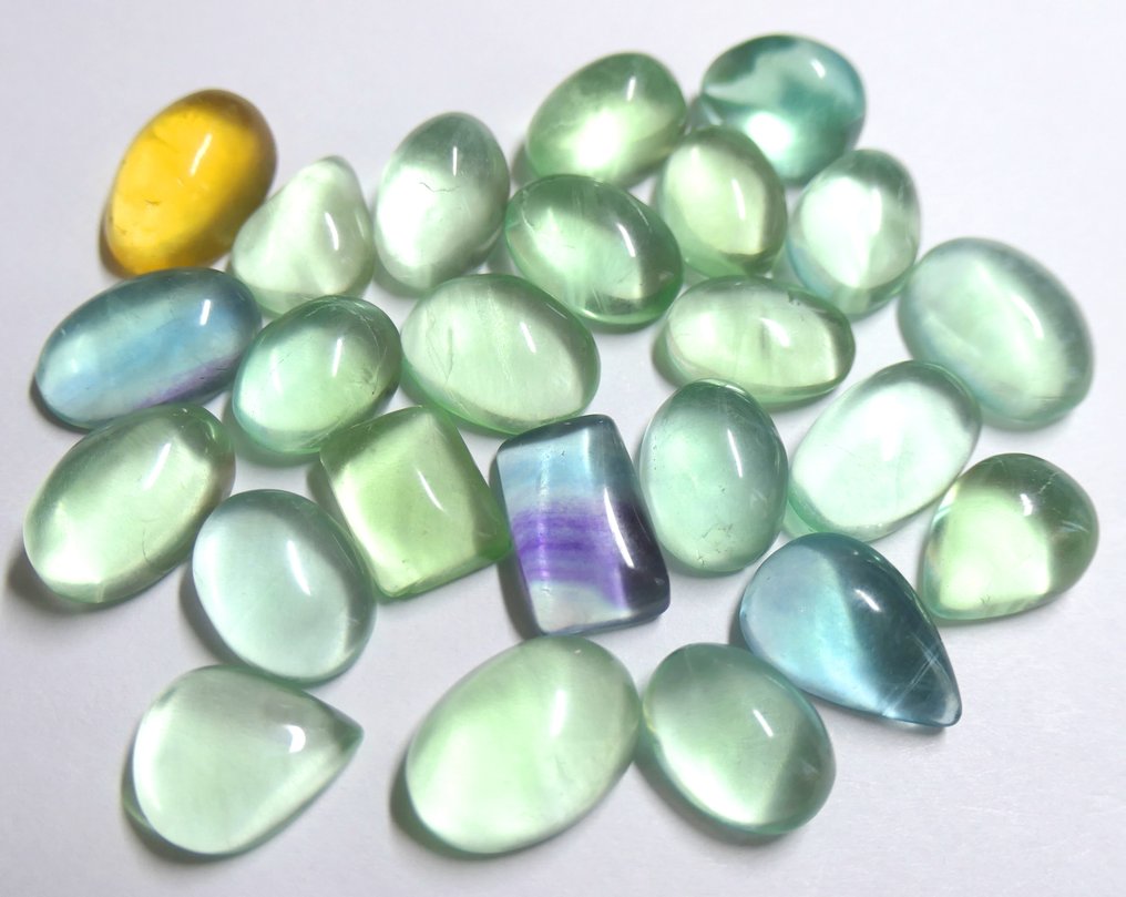 Ωραία συλλογή από 100% φυσικές ΦΛΟΥΟΡΙΤΕΣ Καμπουσόν- 36.37 g #1.0