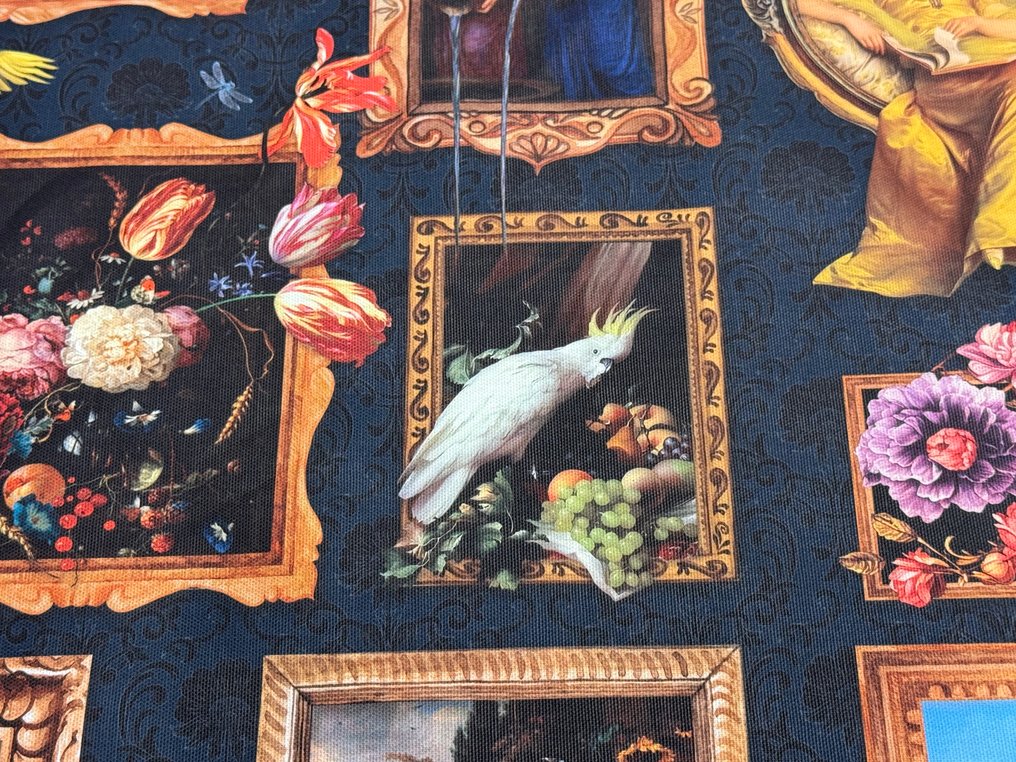 Vidundergalleriet: Tekstilen med bilder som får liv - Polstringsstoff - 5 m - 1.4 m #1.0