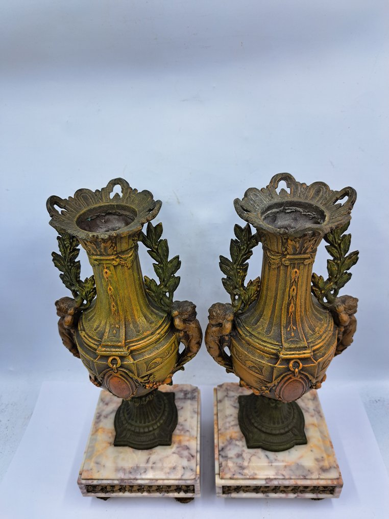 花瓶 -  壁炉烟囱架  - 青銅色, 大理石, 粗鋅 - 两个仆人杯 #3.2