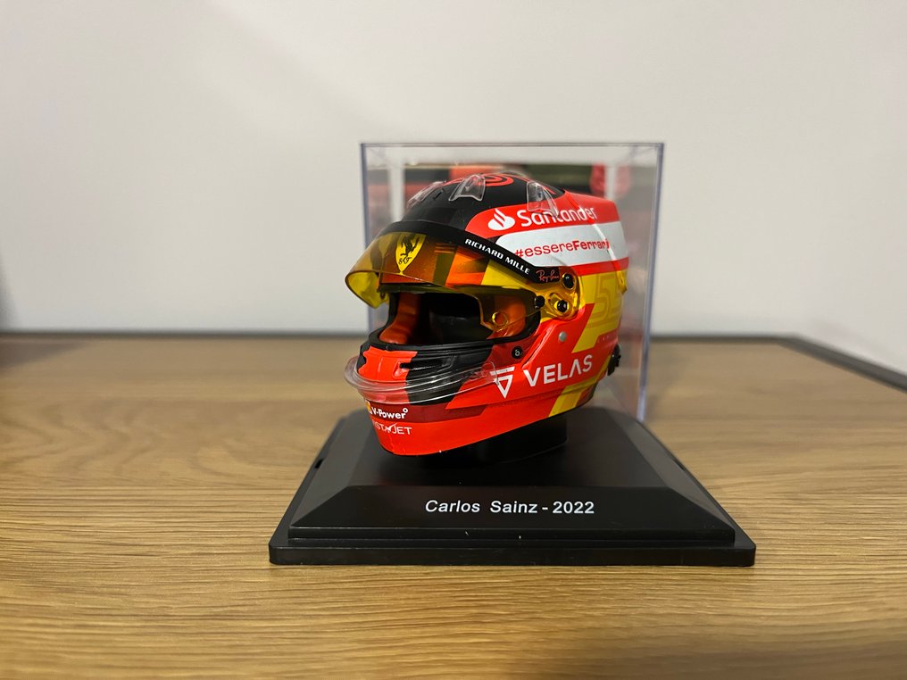 Spark 1:5 - Modelbil - Carlos Sainz 2022 - Ferrari #2.1