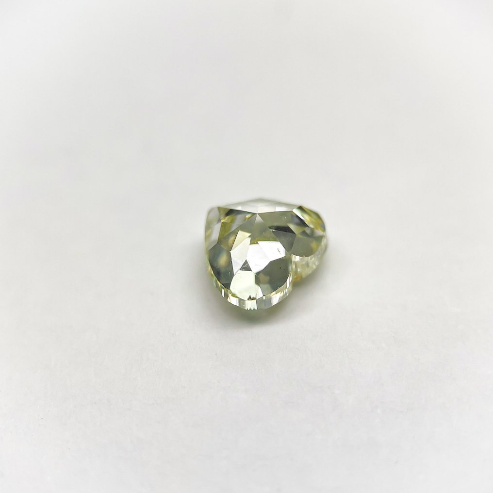 1 pcs 钻石  (天然色彩的)  - 2.00 ct - 心形 - Light 稍帶綠色的 黄色 - SI2 微内含二级 - 美国宝石研究院（GIA） #3.2