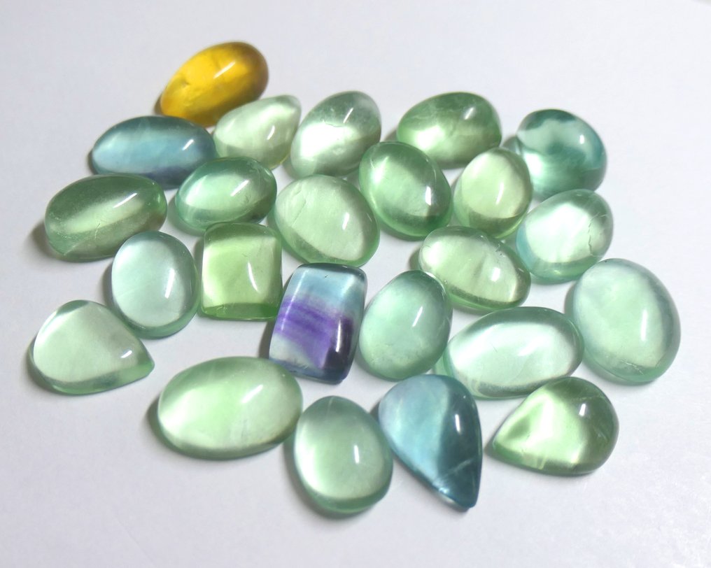 Ωραία συλλογή από 100% φυσικές ΦΛΟΥΟΡΙΤΕΣ Καμπουσόν- 36.37 g #3.2