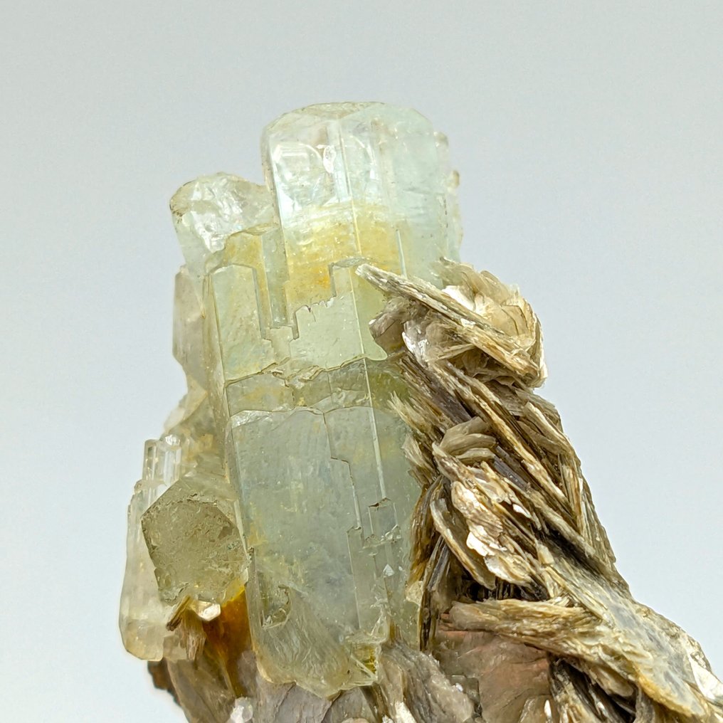 Aquamarine with silver Muscovite, excellent crystals. Crystals on matrix - Height: 56 mm - Width: 38 mm- 51 g #4.3