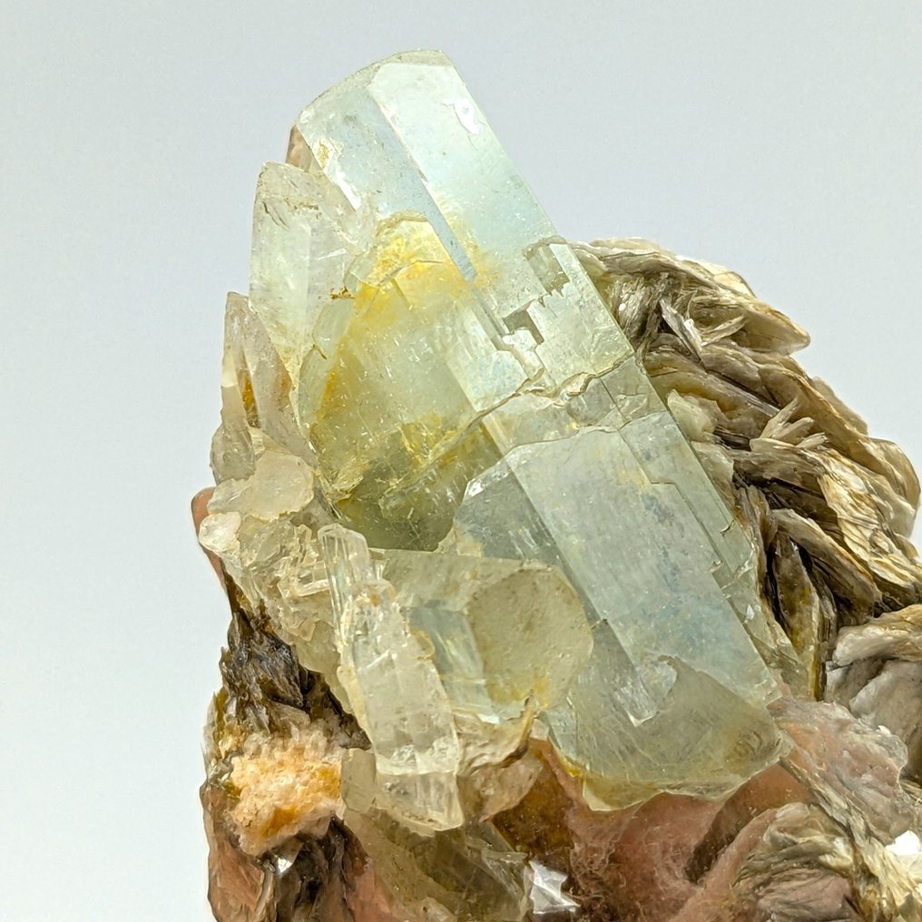 Aquamarine with silver Muscovite, excellent crystals. Crystals on matrix - Height: 56 mm - Width: 38 mm- 51 g #3.2