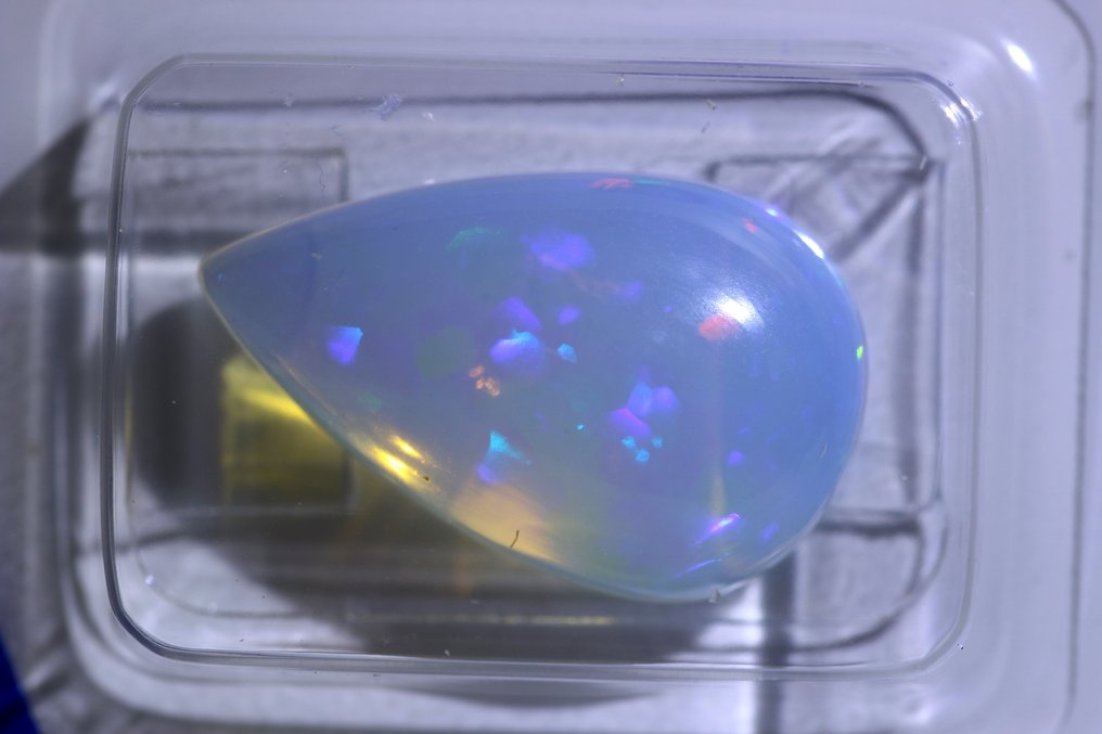 Opal - 5.71 ct - Antwerp Laboratory for Gemstone Testing (ALGT) - Intense Color #2.1