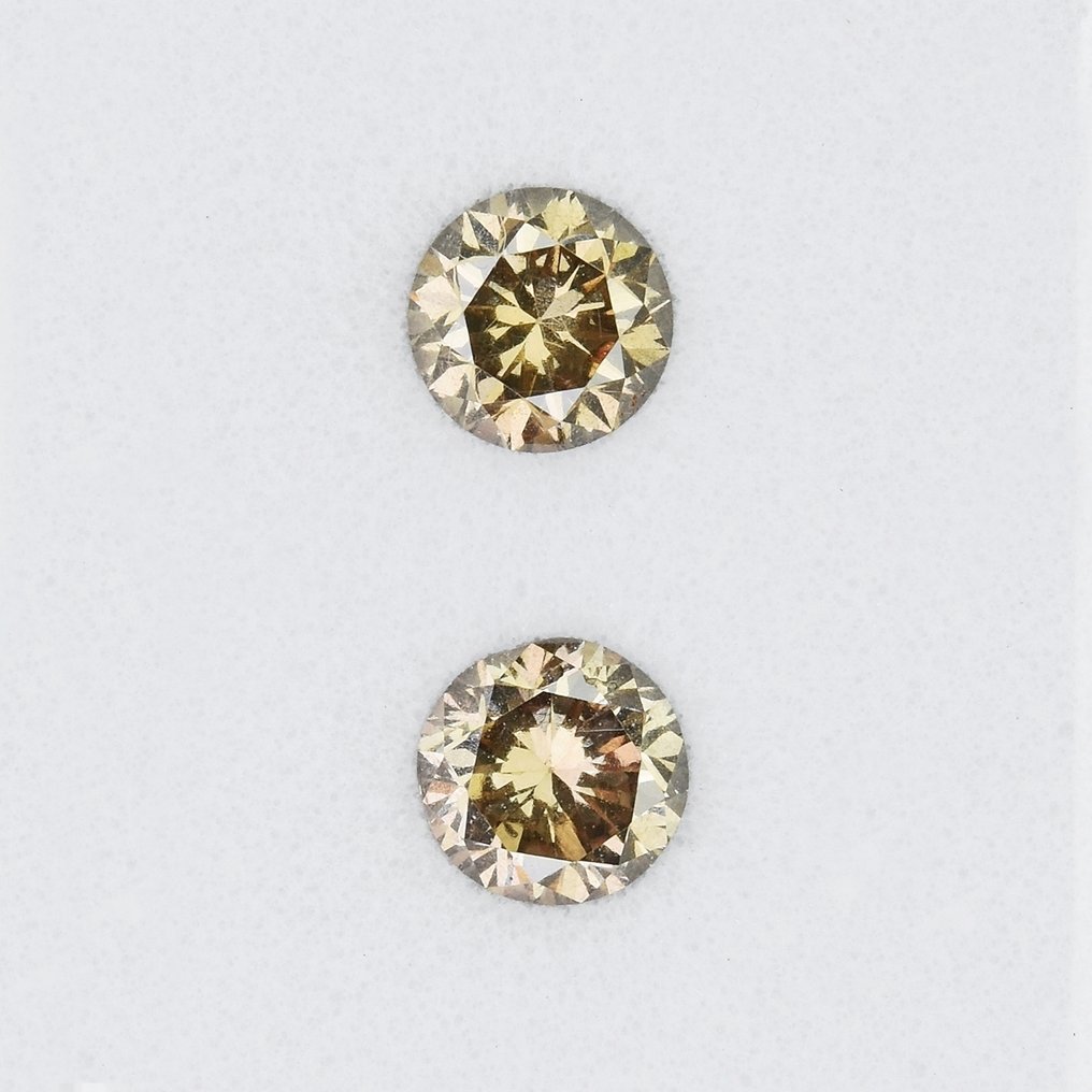 没有保留价 - 2 pcs 钻石  (天然色彩的)  - 0.57 ct - 圆形 - Fancy 稍帶黄色的 棕色 - SI1 微内含一级, VS2 轻微内含二级 - 安特卫普宝石检测实验室（ALGT） #3.2