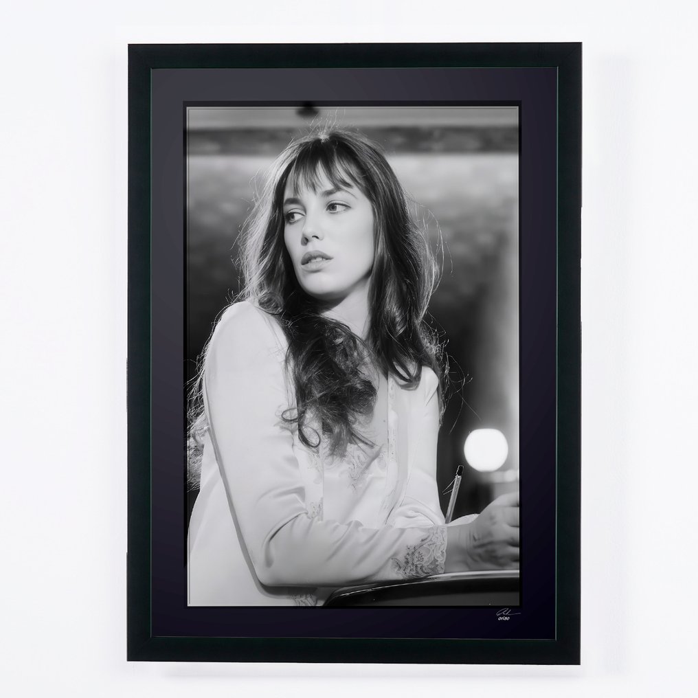 Jane Birkin - Iconics - Fine Art Photography - Luxury Wooden Frame 70X50 cm - Limited Edition 01 of 30 - Serial 20217 - Original Certificate (COA), Hologram - 100% New. Shipping Reduction from 3 items #1.0