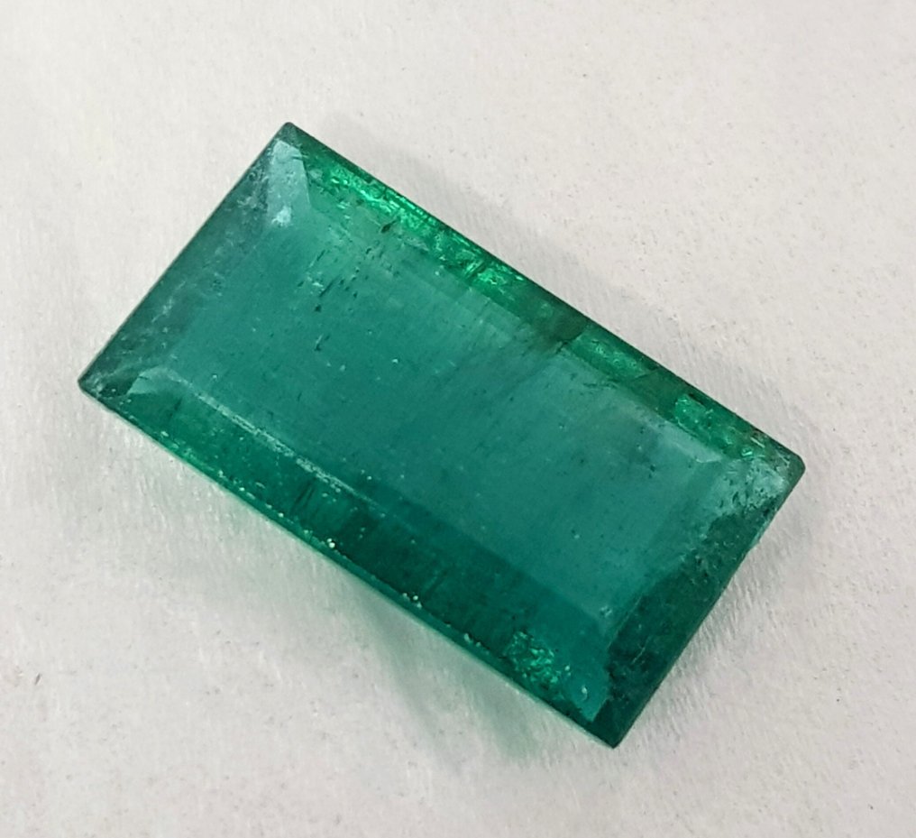 1 pcs  Green Emerald  - 7.62 ct - Gem research Swiss Lab (GRS) #1.0