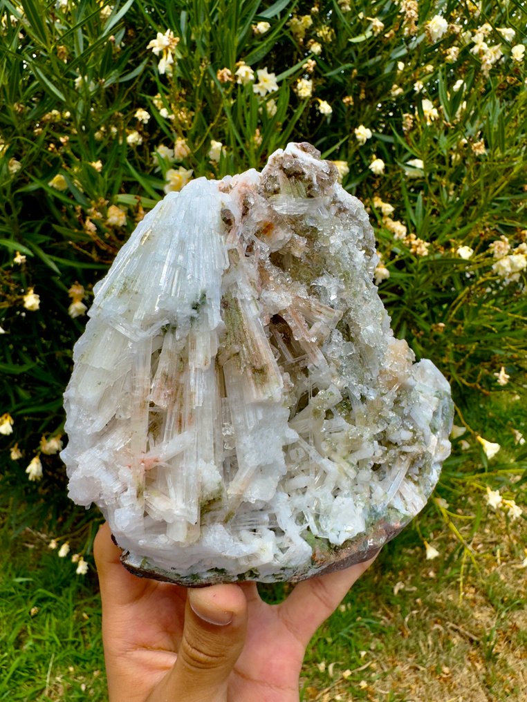 Mesmerizing Apophyllite with Scolocite and Orange Stilbite on Green Heulandite Crystal on matrix - Height: 15 cm - Width: 16 cm- 1403 g - (1) #2.1