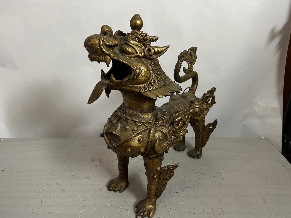 Leeuw mythisch wezen - Messing, 9kg - Nepal - second half 20th century #1.0