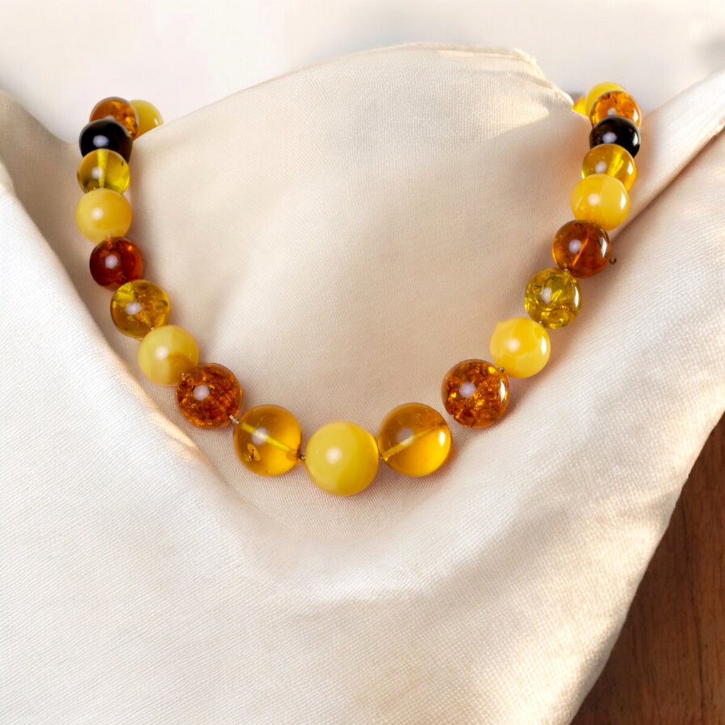 33 First-Selection Baltic Amber Spheres Necklace of Baltic Amber: Harmony of Shades and Ancient History. - Height: 710 mm - Width: 25 mm- 135 g #1.0