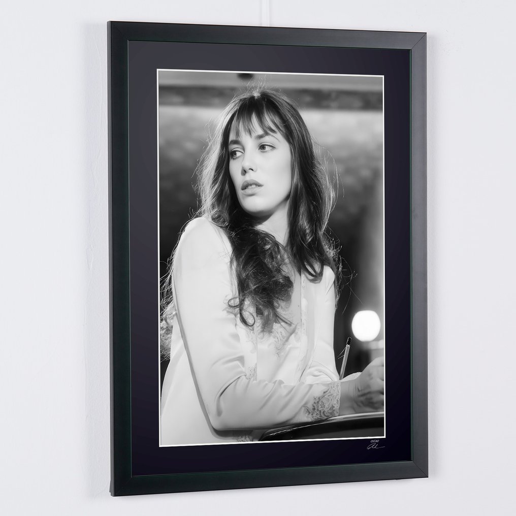 Jane Birkin - Iconics - Fine Art Photography - Luxury Wooden Frame 70X50 cm - Limited Edition 01 of 30 - Serial 20217 - Original Certificate (COA), Hologram - 100% New. Shipping Reduction from 3 items #4.3