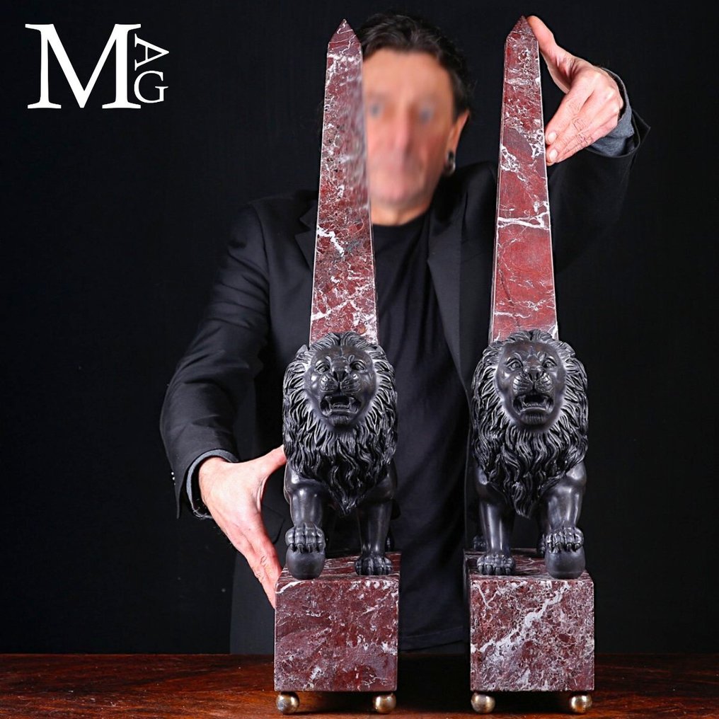 Statua, Pair of Obelisks with Lions in Red and Black Marble - 755 mm - Precious Italian Marble #3.2