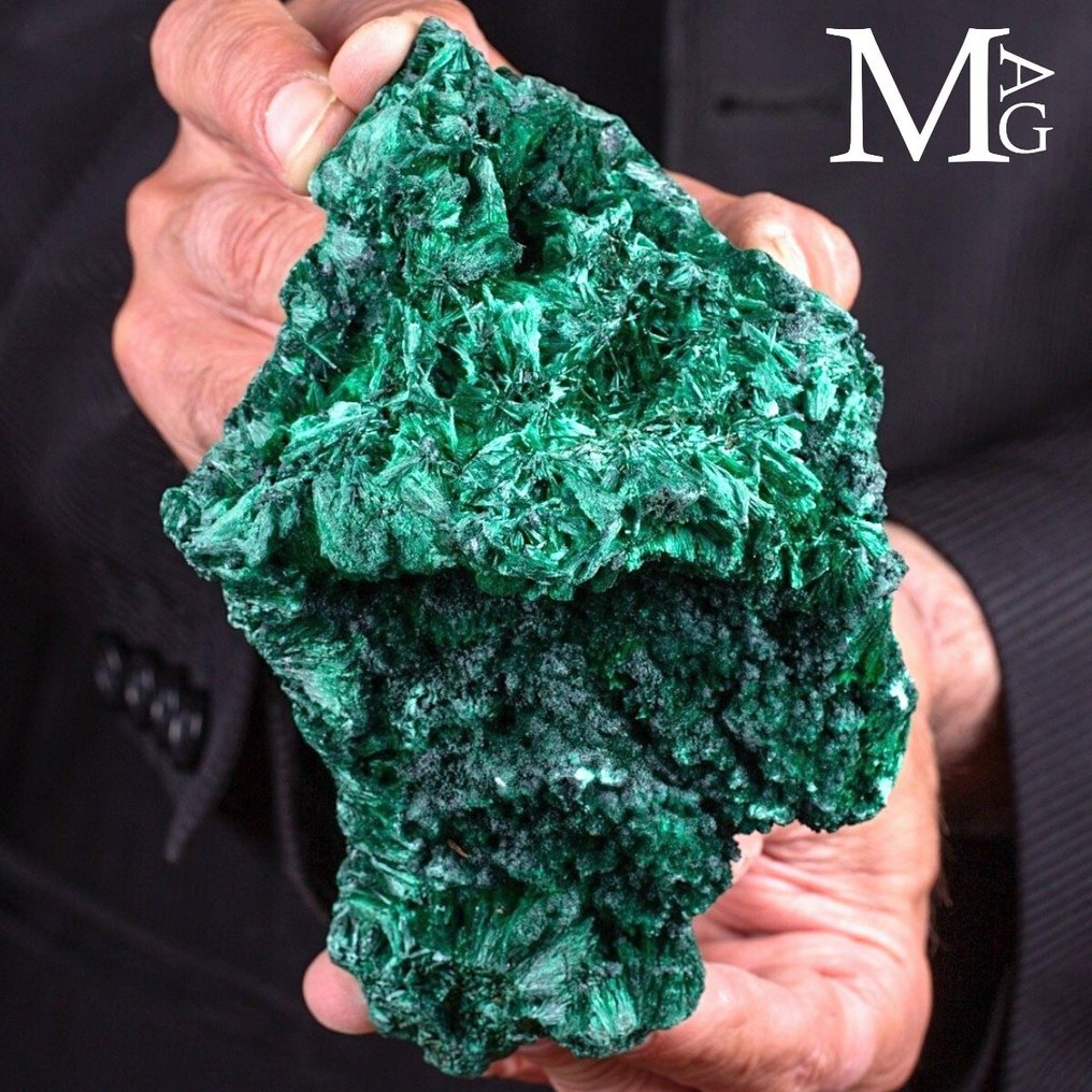 Fibrous Malachite Formation - Mindigi Mines Specimen - Height: 153 mm - Width: 105 mm- 910 g #1.0