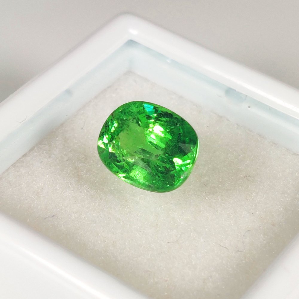 1 pcs Zöld Tsavorite - 1.87 ct - Nemzetközi Színes Drágakő Szövetség (ICA GemLab) - Élénk szín #3.2