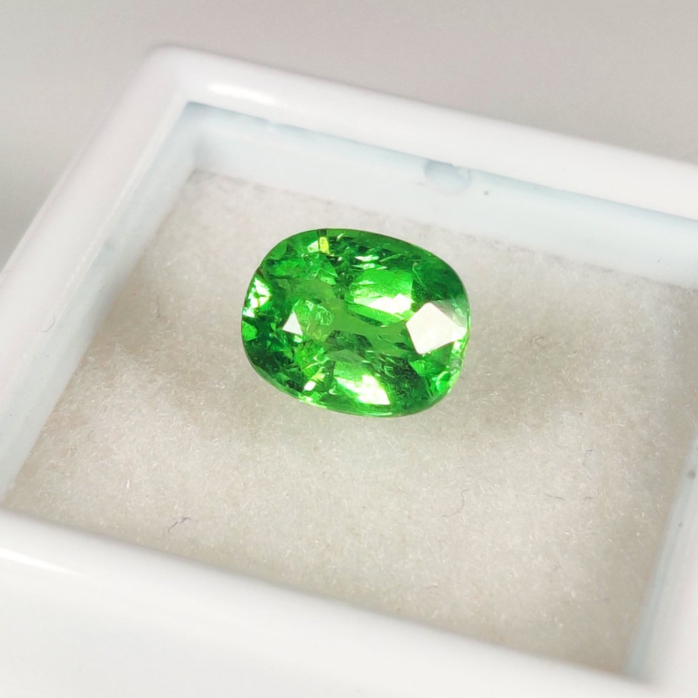 1 pcs Zöld Tsavorite - 1.87 ct - Nemzetközi Színes Drágakő Szövetség (ICA GemLab) - Élénk szín #2.1