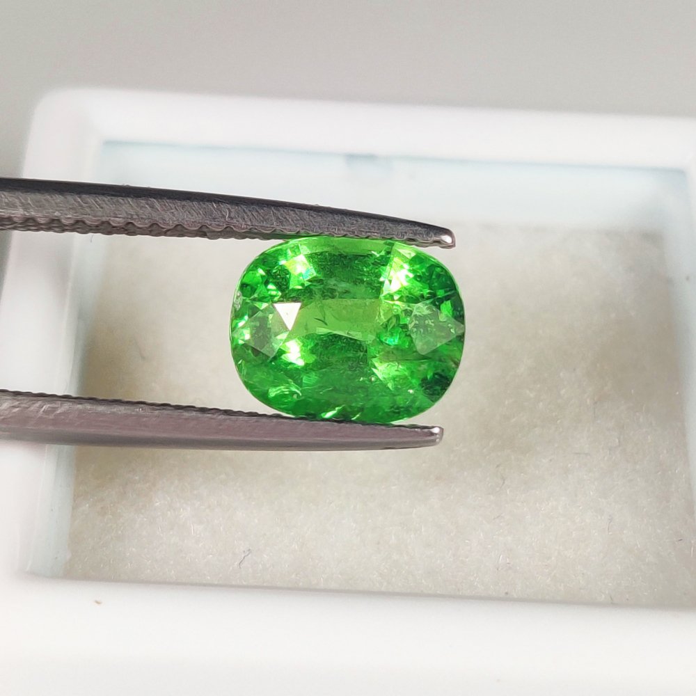 1 pcs Zöld Tsavorite - 1.87 ct - Nemzetközi Színes Drágakő Szövetség (ICA GemLab) - Élénk szín #4.3
