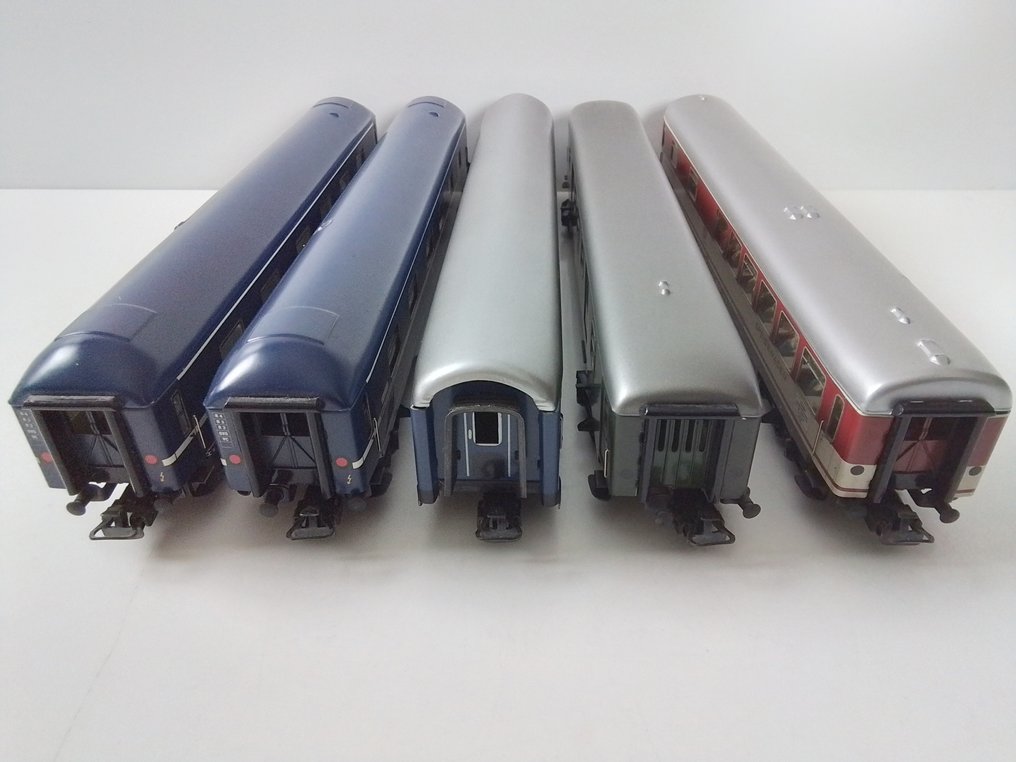 Märklin H0 - 4026/4029/4054/4130 - Train miniature (5) - 5 wagons en tôle d'étain pour personnes - DB, CIWL #2.1