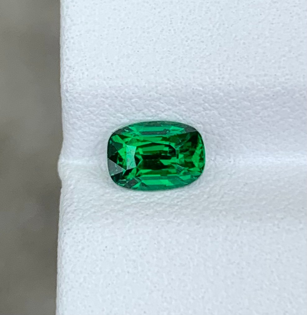 1 pcs  綠色 沙弗來石  - 1.03 ct - 國際有色寶石協會 (ICA GemLab) - 顶级鲜艳的绿色 #3.2