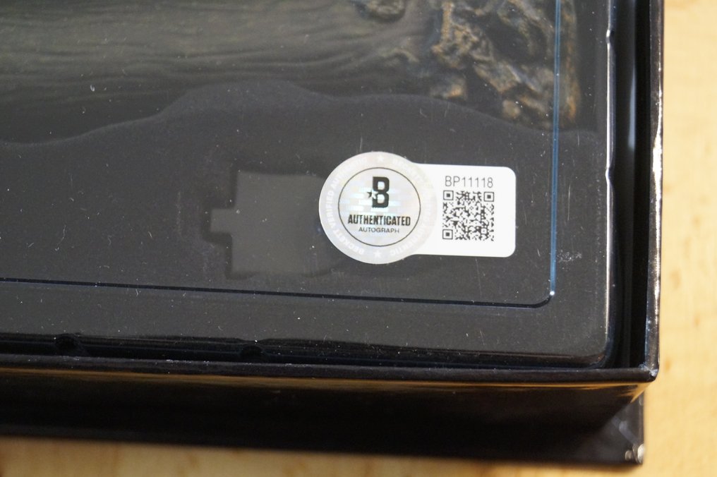 Harry Potter - Daniel Radcliffe Signed Harry Potter Illuminating Wand Autograph Beckett COA #2.1