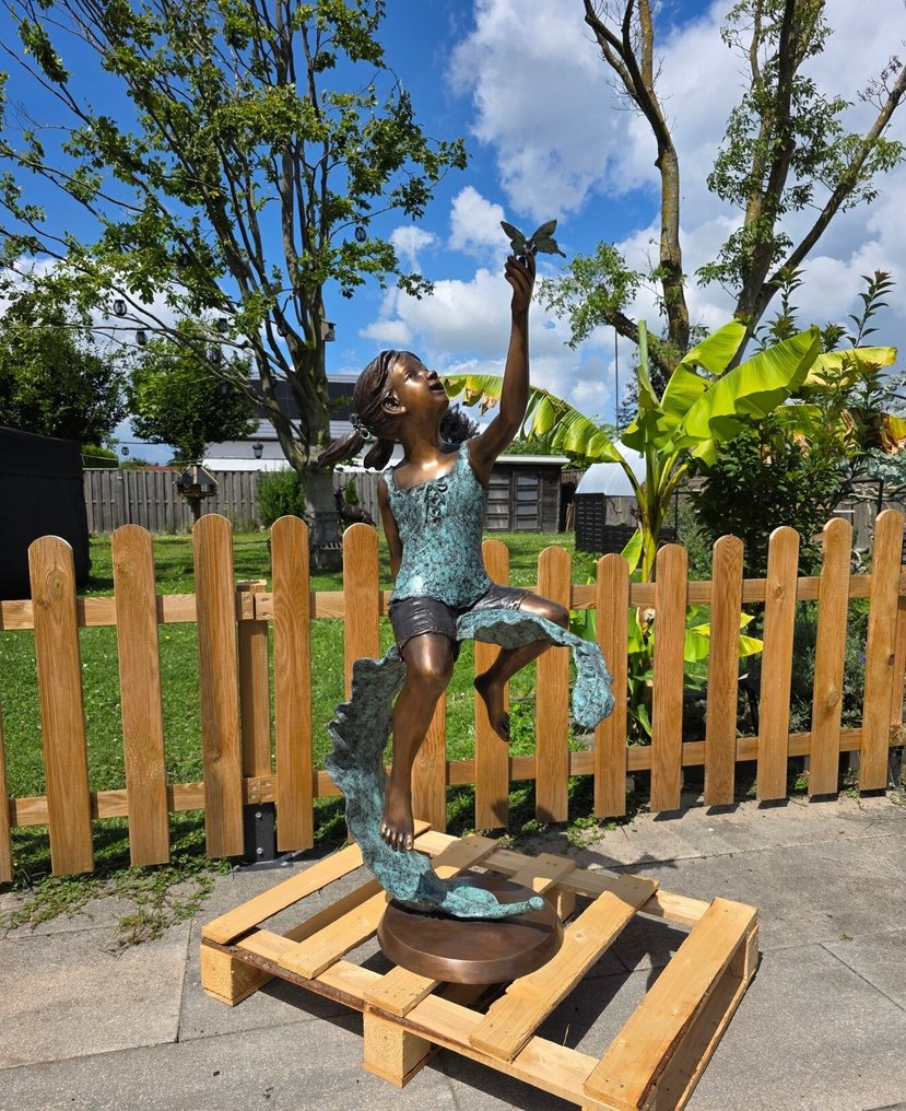 Statua, Bronze - Girl with Butterfly - 114.5 cm - Bronzo #1.0
